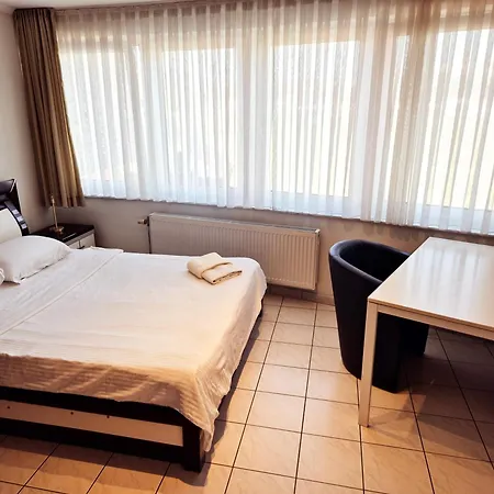Flatpolis Brussels Airport Budget *