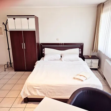 Flatpolis Brussels Airport Budget Apartment *